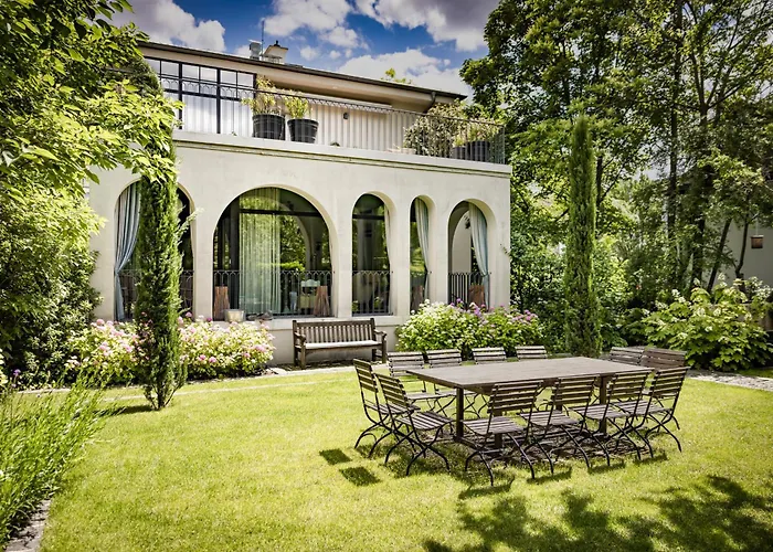 Bagatelle Gardenhouse